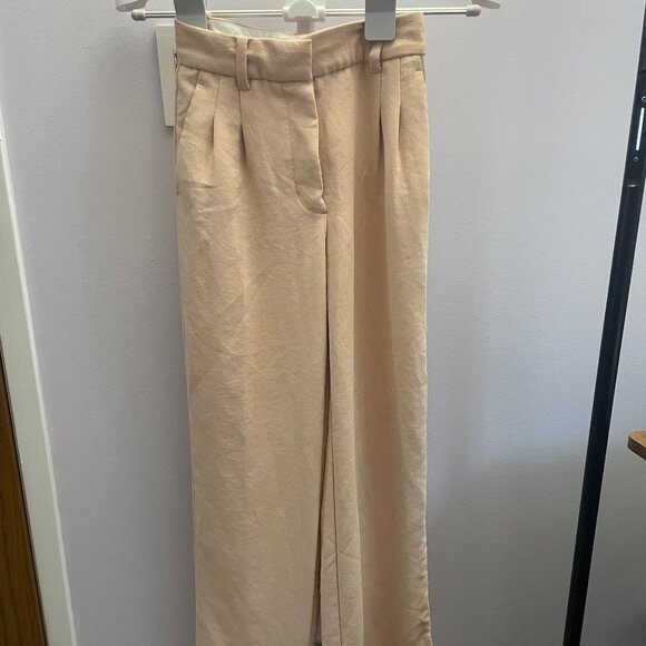 Light Pink Aritzia Effortless Pant - Picture 1 of 2